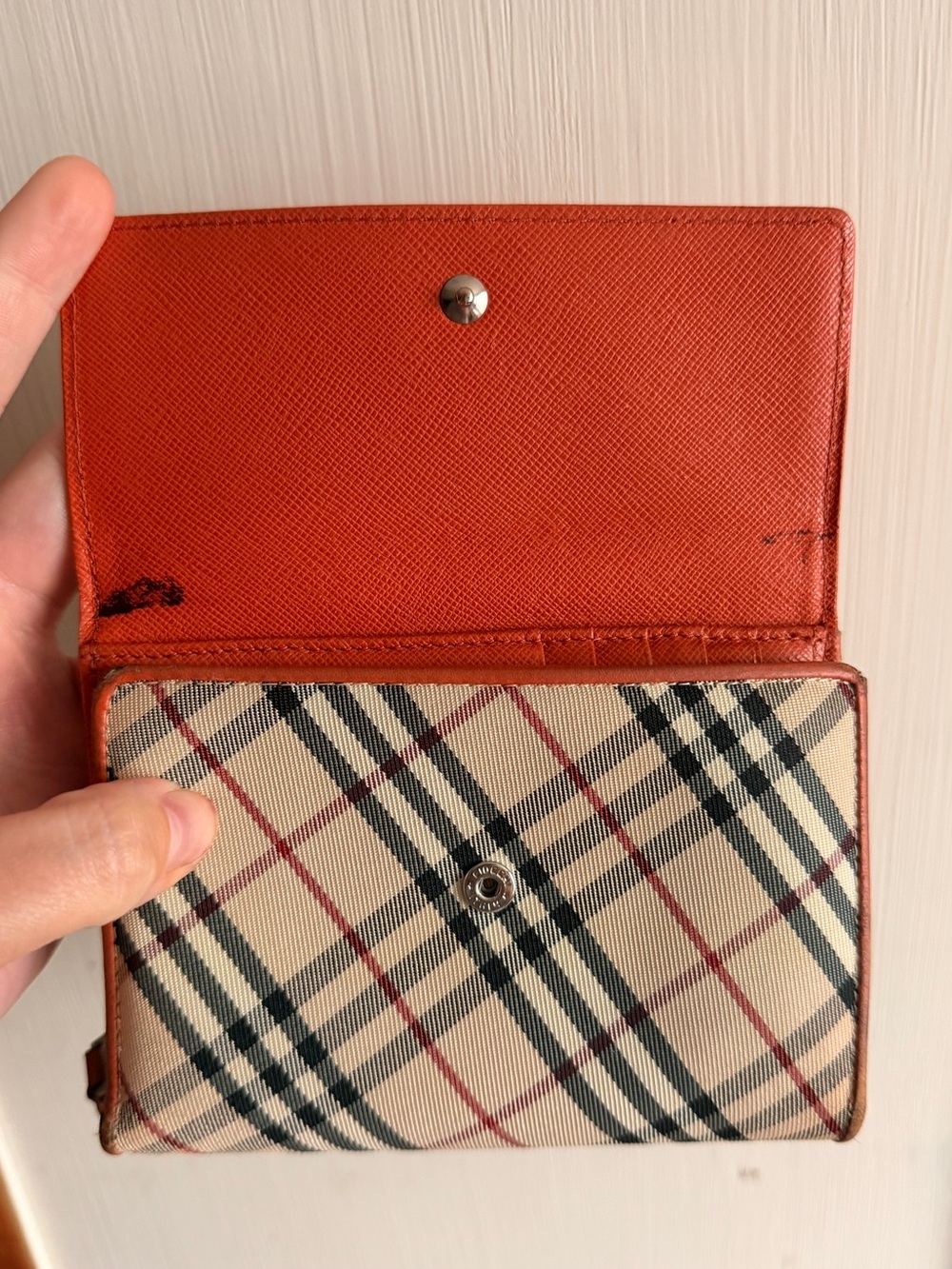 Orange classic style Burberry wallet - Picture 8 of 8